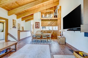 Dining - Northstar townhome with 2 balconies, fireplace, pool, hot tub, & sauna (Northstar - Truckee)