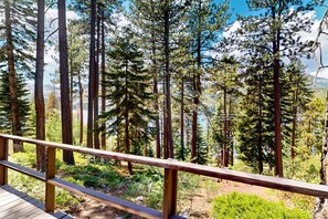 Property grounds - Romantic Cabin Escape on Fallen Leaf Lake - Dog Friendly (South Lake Tahoe)
