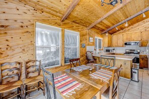 Fridge, microwave, oven, stovetop - Mountain home with wood stove, W&D, & propane heat - near lifts & trails (Truckee)