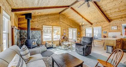 Mountain home with wood stove, W&D, & propane heat - near lifts & trails