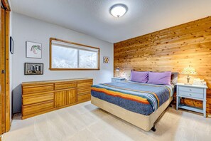 WiFi, bed sheets - Mountain home with wood stove, W&D, & propane heat - near lifts & trails (Truckee)