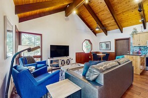 TV, offices - Forest-view home with 3 decks, fast WiFi, pool & hot tub access (Truckee)