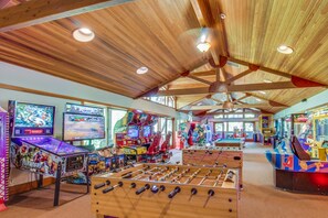 Games room - Cozy mountain condo with shared pool & hot tub access, balcony, and skiing nearby (Truckee)