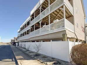 Exterior - Ocean Block, 1 Bedroom Condo, WiFi, Washer/Dryer, 2 Blocks to Seacrets (Ocean City)