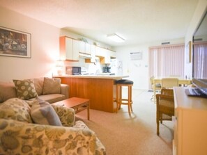 TV, stereo - Ocean Block, 1 Bedroom Condo, WiFi, Washer/Dryer, 2 Blocks to Seacrets (Ocean City)