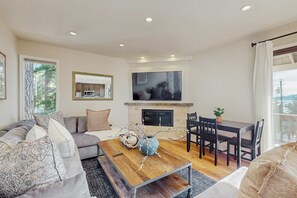 TV, fireplace, offices - Pristine Modern Condo with Lake Views, Fireplace, Access to Private Beach (Tahoe City)