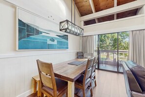 Dining - Lovely townhome near lake with wonderful amenities & tons of seasonal activities (South Lake Tahoe)