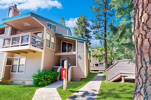 Exterior - Lakeside luxury meets mountain adventure in the heart of Tahoe! (South Lake Tahoe)