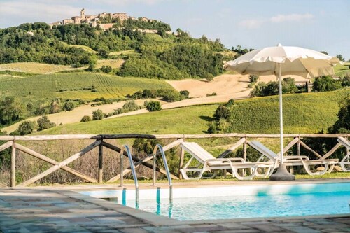 Stunning private villa for 11 people with A/C, private pool, WIFI, TV and patio