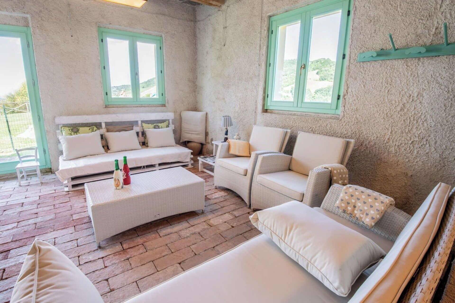 6 bedrooms, iron/ironing board, travel cot, free WiFi