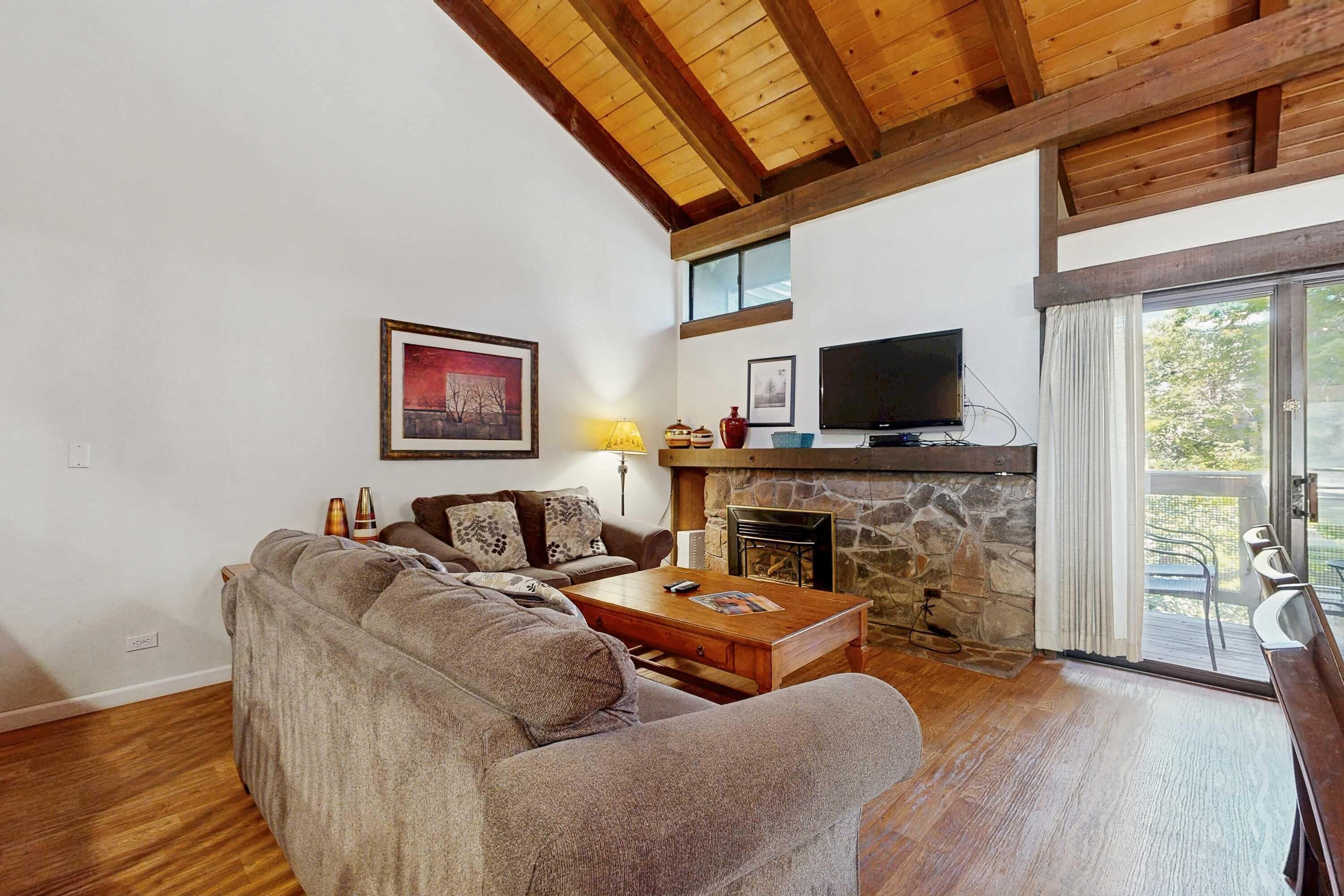 TV, fireplace, offices