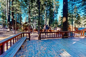 Terrace/patio - Two-story cabin with a wood fireplace, washer&dryer, & decks (Tahoe City)