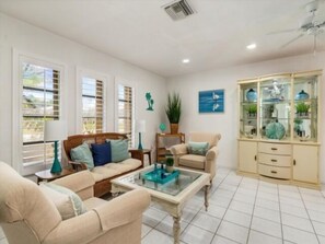 TV, DVD player, books - Spend your season in paradise (Port Charlotte)