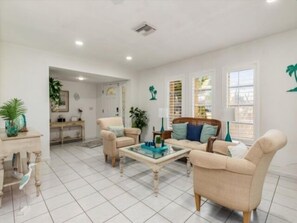 TV, DVD player, books - Spend your season in paradise (Port Charlotte)