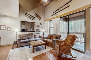 TV, fireplace, DVD player, offices - Secluded Getaway with Free WiFi plus a Rec Center with a Pool & Hot Tub (Northstar - Truckee)