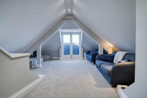 Floor plan - Captains Lookout - 1 Bedroom Apartment - Tenby (Tenby)