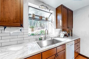 Fridge, microwave, oven, stovetop - Ski getaway with amazing mountain views, fireplace, pool, & river path access (Olympic Valley)