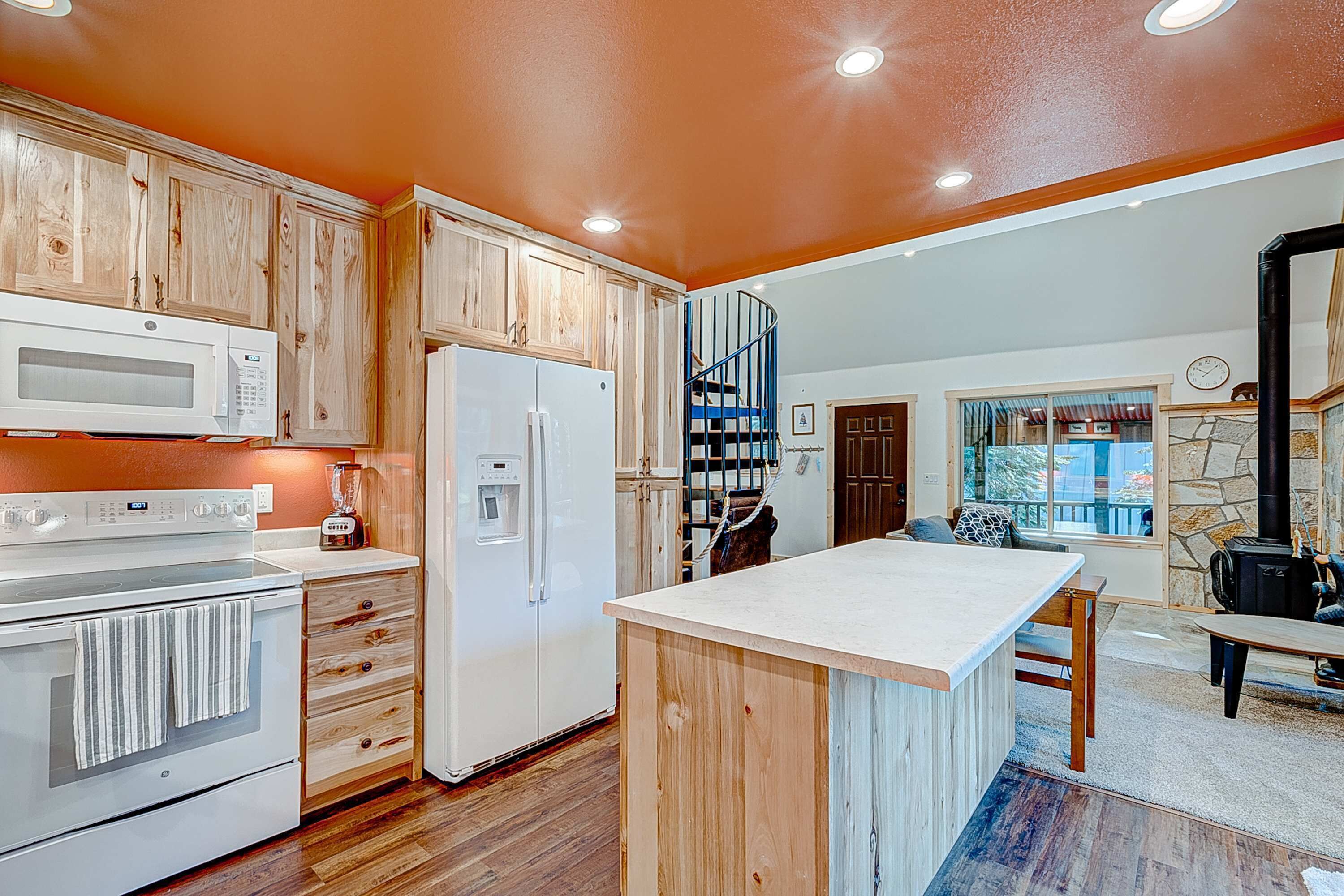 Coffee/tea maker, fridge, microwave, oven