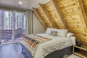 Iron/ironing board, WiFi, bed sheets - All-season, dog-friendly cabin with fireplace & deck - near Heavenly & beach (South Lake Tahoe)