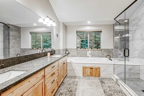 Shower, hair dryer, towels - Luxury Home - Pool Table, Jetted Tub, Fireplaces, Free WiFi, washer&dryer (South Lake Tahoe)