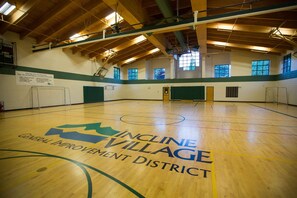 Sports court - Dog-friendly condo with pool access, fireplace, private washer&dryer, & wet bar (Incline Village)