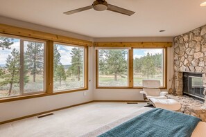 Interior - Home with amazing views, outdoor dining, fireplaces, pool- dogs ok (Truckee)