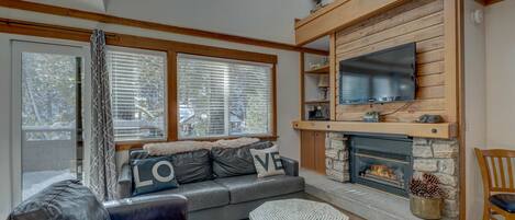 Fernseher, Kamin, Arbeitsbereiche