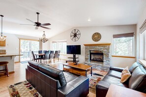 TV, fireplace, offices - Skiing, Hiking & Biking' (South Lake Tahoe)