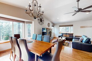 Dining - Skiing, Hiking & Biking' (South Lake Tahoe)