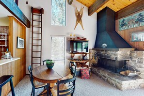 Dining - Spacious home near lake, skiing, & hiking with fireplace, 2 decks, & W&D (Kings Beach)