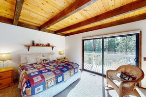 Iron/ironing board, WiFi, bed sheets - Spacious home near lake, skiing, & hiking with fireplace, 2 decks, & W&D (Kings Beach)