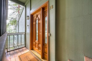 Interior - Stylish home near the lake and slopes with WiFi, furnished deck & fireplace (Incline Village)