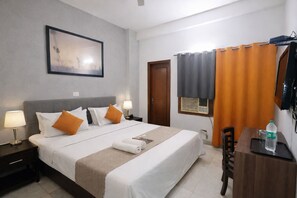 Basic Double Room | Desk, free WiFi - Mauryan Express I Hotel Malviya Nagar (New Delhi)