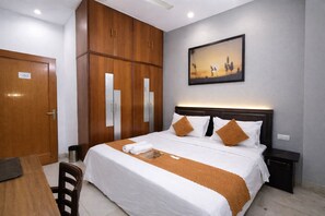 Basic Double Room | Desk, free WiFi - Mauryan Express I Hotel Malviya Nagar (New Delhi)