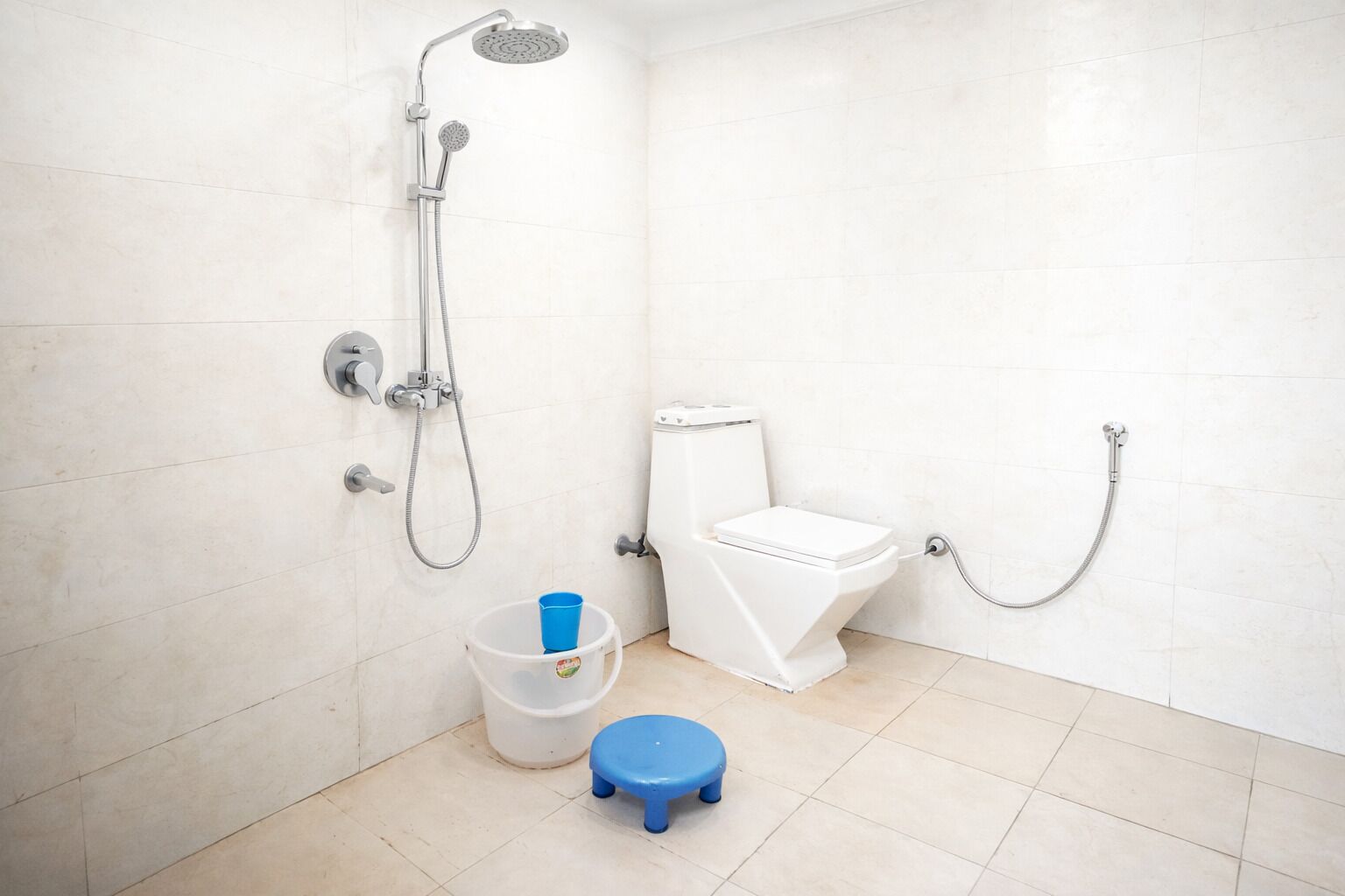 Doppia Basic | Bagno | Doccia, set di cortesia gratuito, asciugamani, sapone