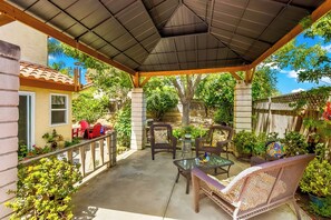 Terrace/patio - Short Drive to Beaches,Relax in Large Yard with AC! (Oceanside)