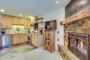 Fridge, microwave, oven, stovetop - Ski-in-ski-out condo with shuttle access, sauna, hot tub, pool & rec center (NorthStar-Truckee)