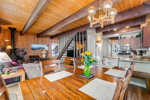 Dining - Golf front-view cabin with wood stove & forest views - close to activities (Incline Village)