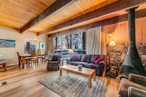 TV, fireplace, DVD player, offices - Golf front-view cabin with wood stove & forest views - close to activities (Incline Village)