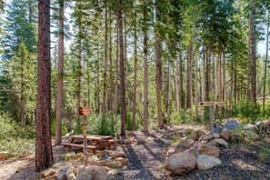 Outdoor dining - 2-story condo with gas fireplace, pools, hot tubs, gym & tennis (Truckee)