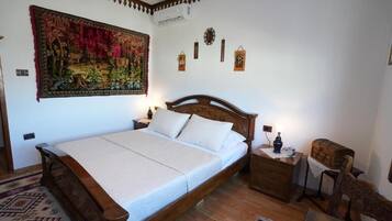 Habitación triple Confort | Escritorio, espacio para trabajar con laptop y wifi gratis