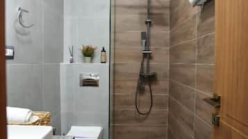 Comfort Double or Twin Room, Mountain View | Bathroom
