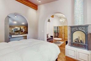 Iron/ironing board, WiFi, bed sheets - Luxe Custom Home with Waterfalls, Ponds, Indoor Pool - dog friendly (South Lake Tahoe)