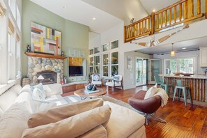 TV, fireplace, video games, DVD player - Luxe Custom Home with Waterfalls, Ponds, Indoor Pool - dog friendly (South Lake Tahoe)