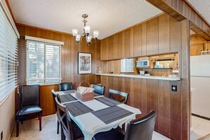 Dining - Classic central cabin near river with large tree-lined deck, grassy yard & gym (South Lake Tahoe)
