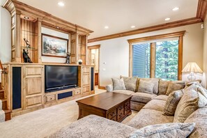 TV, fireplace, DVD player, stereo - Luxury home with fireplaces, AC, home office, & 2-car garage, sleeps 10 (Zephyr Cove)