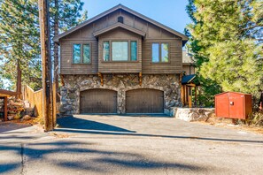 Exterior - Luxury home with fireplaces, AC, home office, & 2-car garage, sleeps 10 (Zephyr Cove)