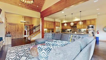 TV, fireplace, DVD player, offices