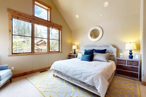 Iron/ironing board, travel cot, WiFi, bed sheets - Luxe 3BR Mountain Escape in Schaffer's Mill - Premier Tahoe Retreat (Truckee)