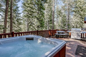 Outdoor dining - Inviting spacious home with fireplace, deck, hot tub, full kitchen, & W&D (South Lake Tahoe)